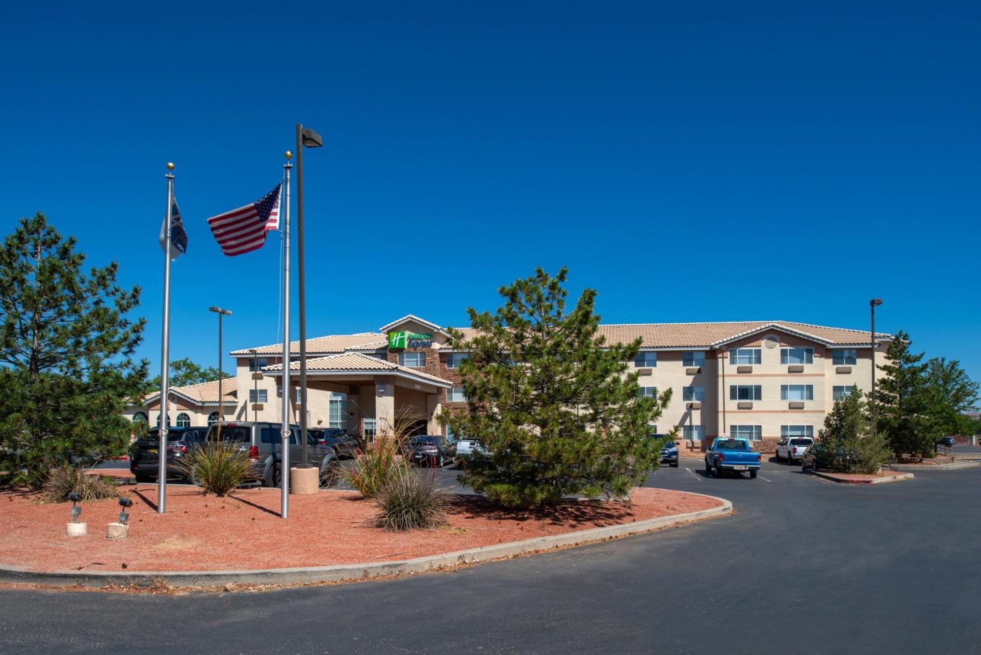 Holiday Inn Express Hotel & Suites Farmington By Ihg Exterior foto