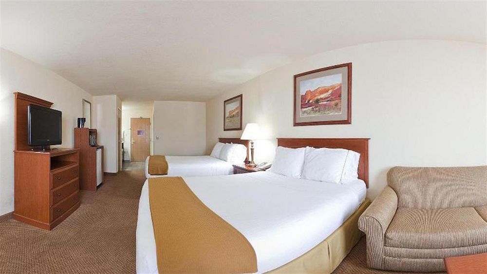 Holiday Inn Express Hotel & Suites Farmington By Ihg Exterior foto